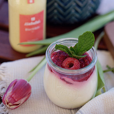 Bio Eierlikör-Mousse mit Himbeeren