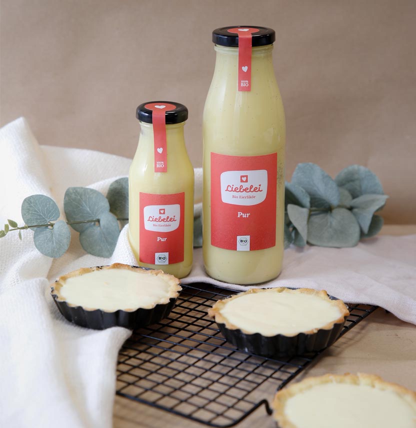 Tartelette mit Eierlikör-Panna-Cotta und Sauerkirschen